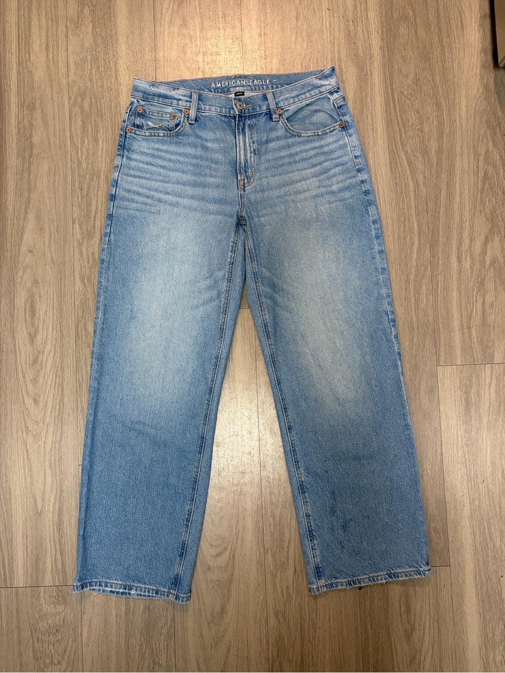 American Eagle High-Waisted Stovepipe Jean Women’s Size 8 in Medium Indigo